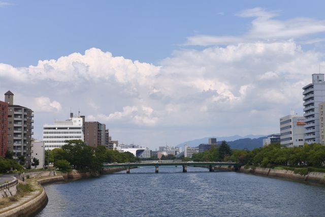 diary20250824　橋から広島のまちをみる