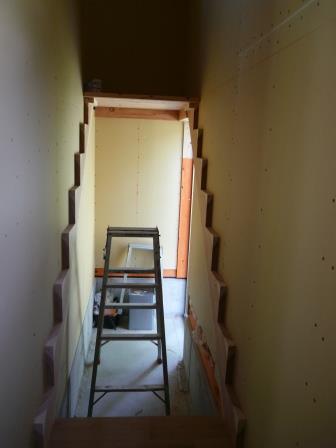 階段取り付け開始：奥畑の家