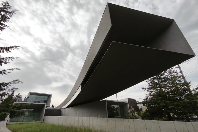 ホキ美術館｜写実ｖｓ空想